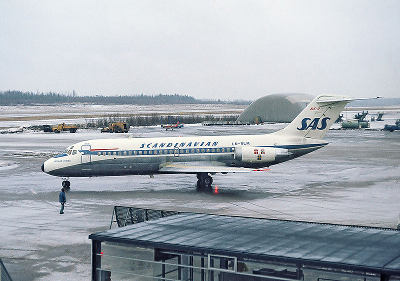 800px-SAS_DC-9-21_LN-RLM.jpg