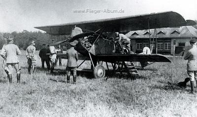 Rüdenberg med Fokker D.VII OAW.jpg