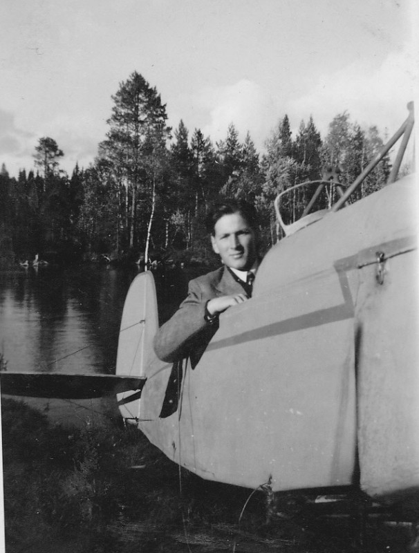 Gunnar Ekberg i sittbrunn..jpg