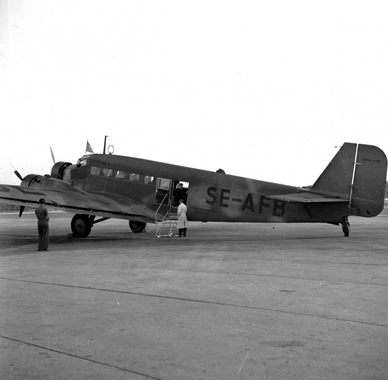 Junkers Ju 52-3 m vai SE-AFB. på Midlanda 1945. Foto Herbert Bylund,Västerbotten Kuriren..jpg