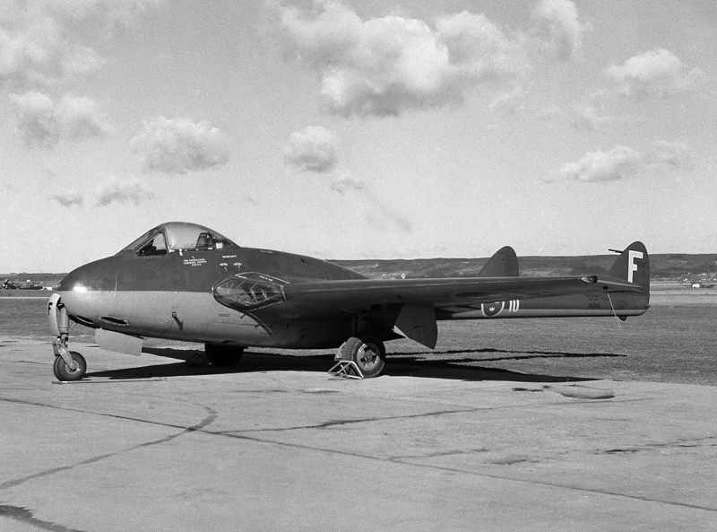 j 28b, NR 29265 PÅ F 10 någon gång 1951-1953. Ser ut som att koden är 10-Gul F.<br />Foto ur Sven Stridsbergs donerade samling, fotograf ej känd.