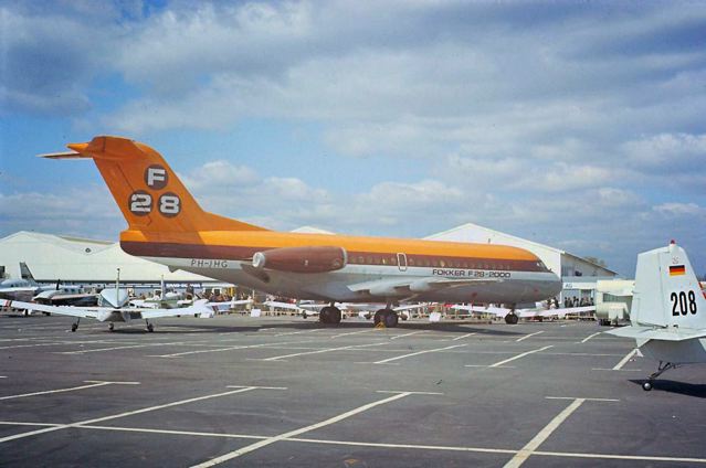 Fokker_F28-2000.jpg